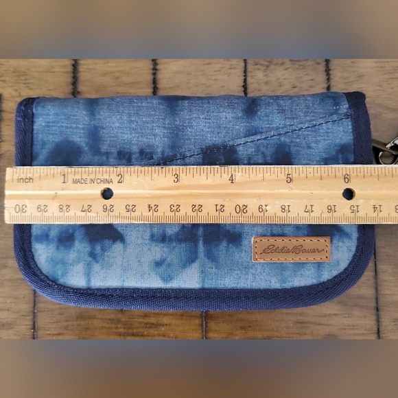 Eddie Bauer Travex Travel Wallet - Picture 7 of 9